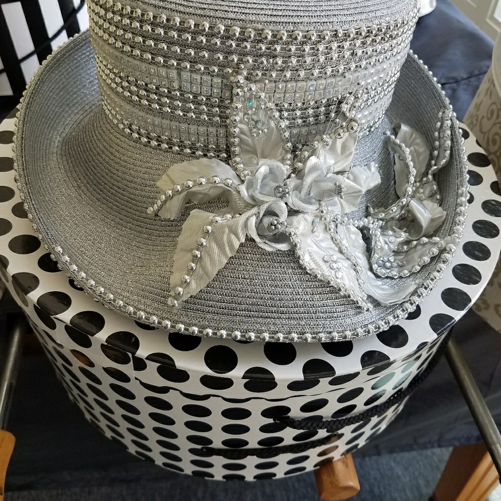DRESSY HAT - Picture 1 of 2
